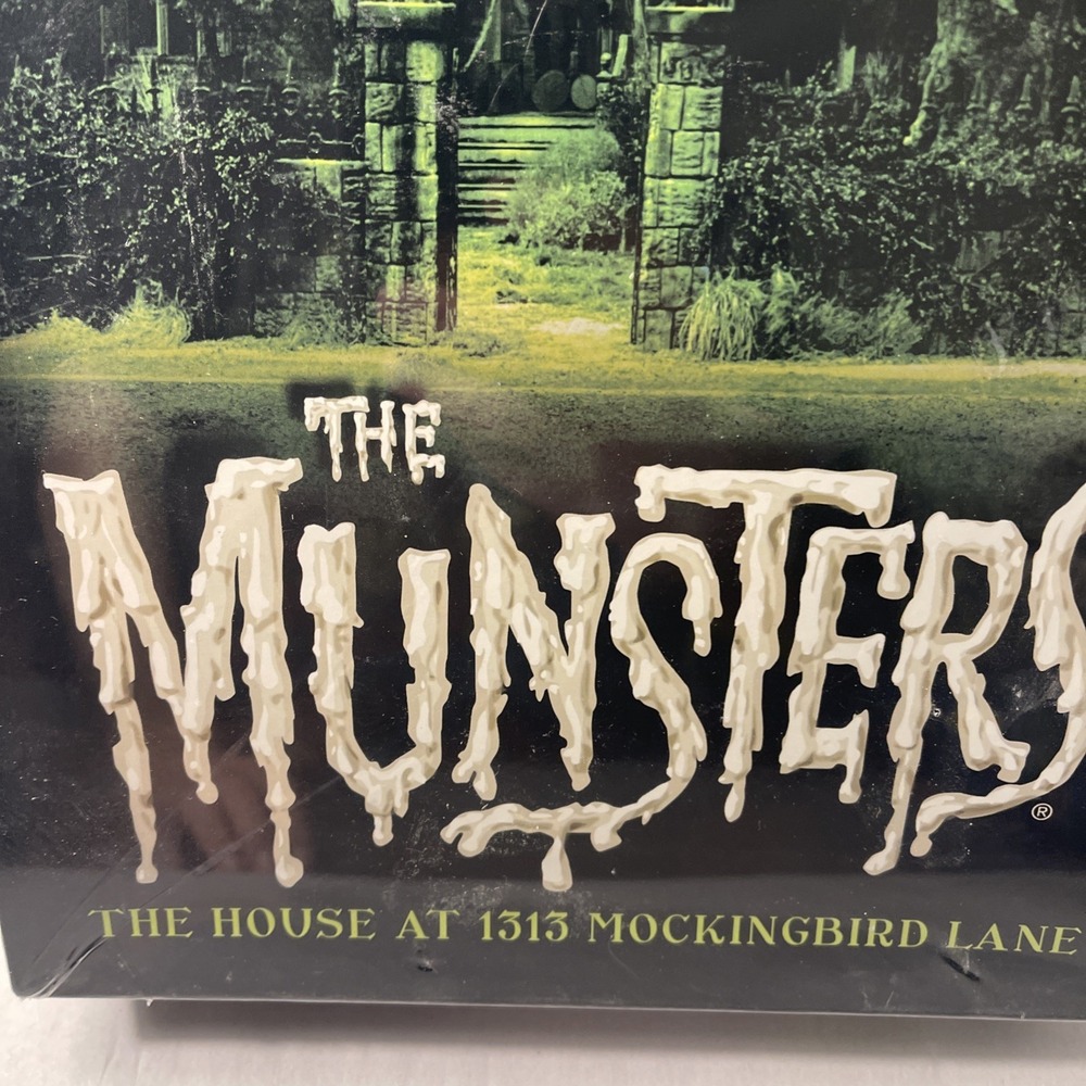 Moebius HO Scale The Munsters House at 1313 Mockingbird Lane Model Kit New - Picture 3 of 11